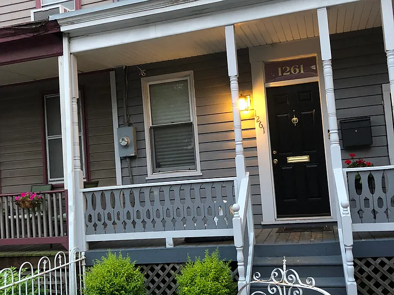 1261 U St SE — Photo 1