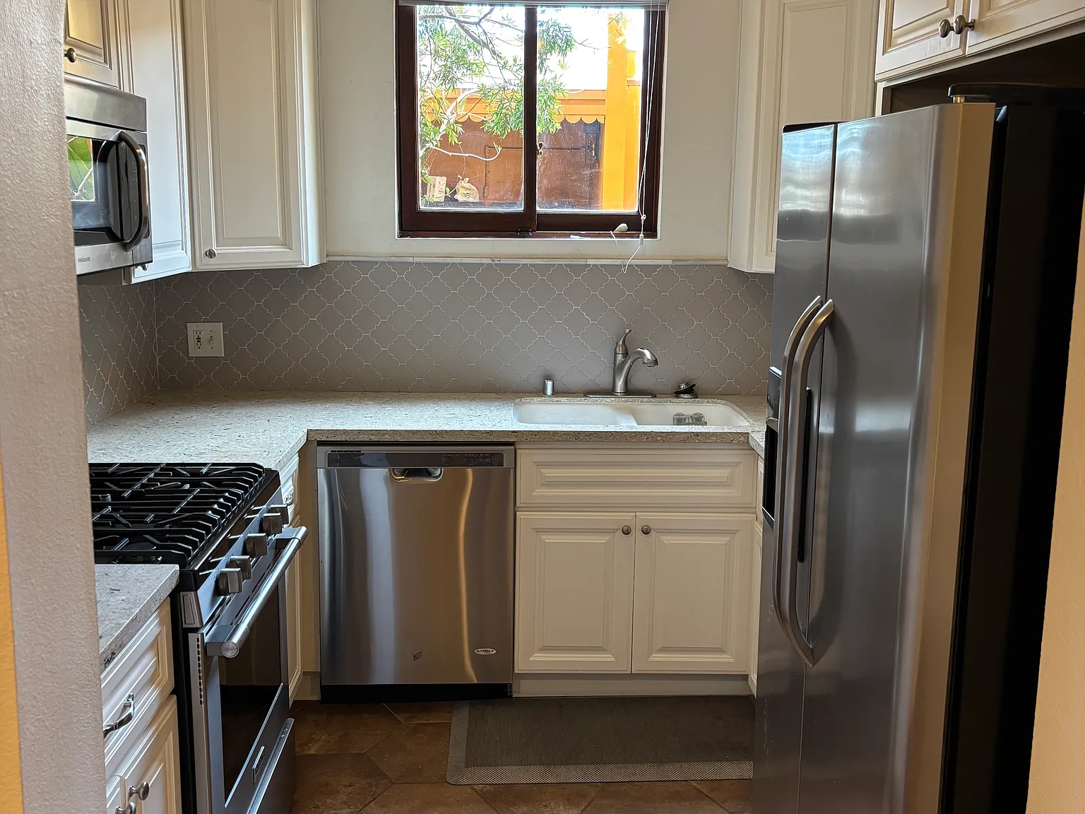 2 bed, 1050 sqft, $3,495 — Photo 2