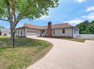 401 Cannon Dr, Carrollton, VA 23314