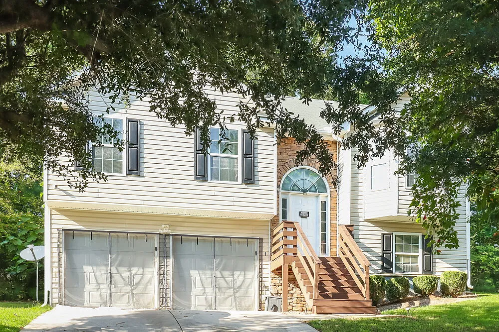 4 bed, 3.0 bath, 1812 sqft, $2,000 — Photo 1