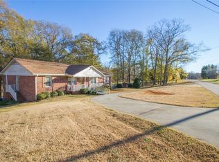 171 Country Club Dr, Pickens, SC 29671