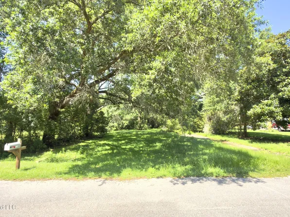 1210 12th St, Pascagoula, MS 39567