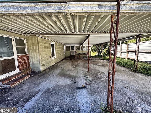 5th image of 192 Persimmon St
