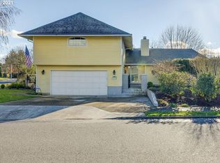 13826 NE Shaver St, Portland, OR 97230