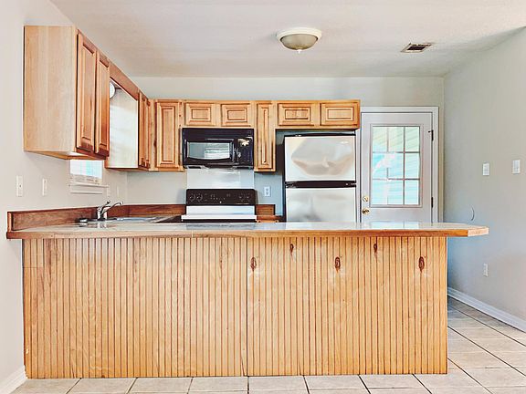 5th image of 8013 Longwood Dr