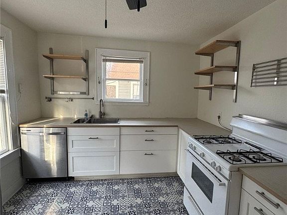 3rd image of 404 Hill St #A