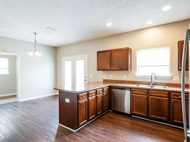 1096 Shire Dr — Photo 6