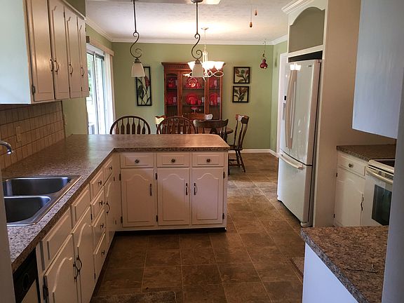 Open-concept kitchen/dining