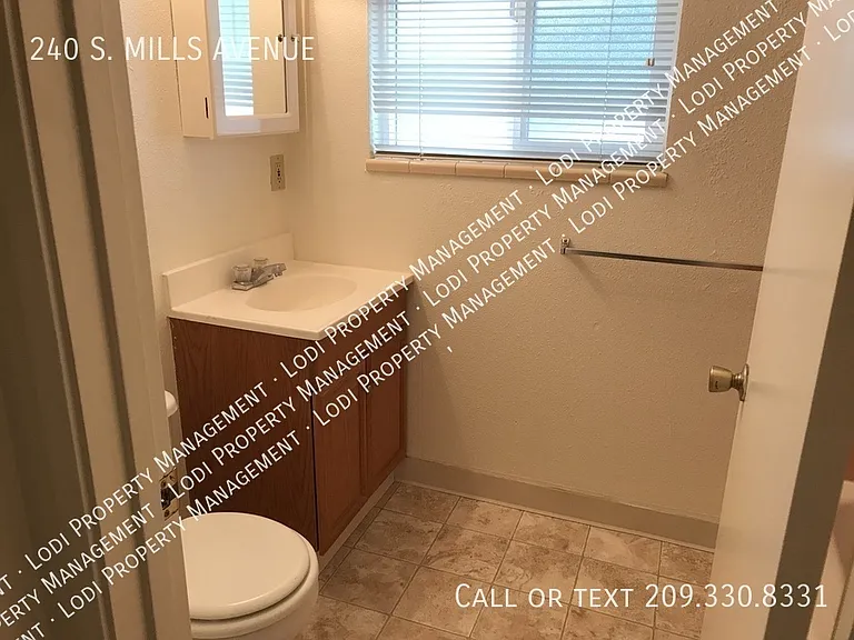 240 S Mills Ave — Photo 8