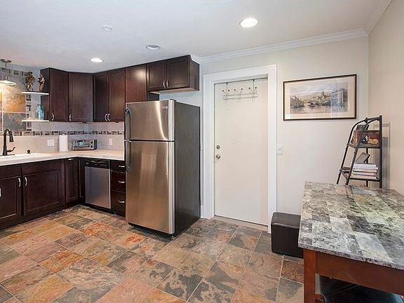 5th image of 900 Dora Ln