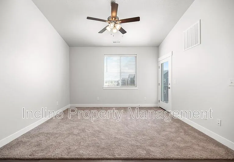 359 W 785 N — Photo 2