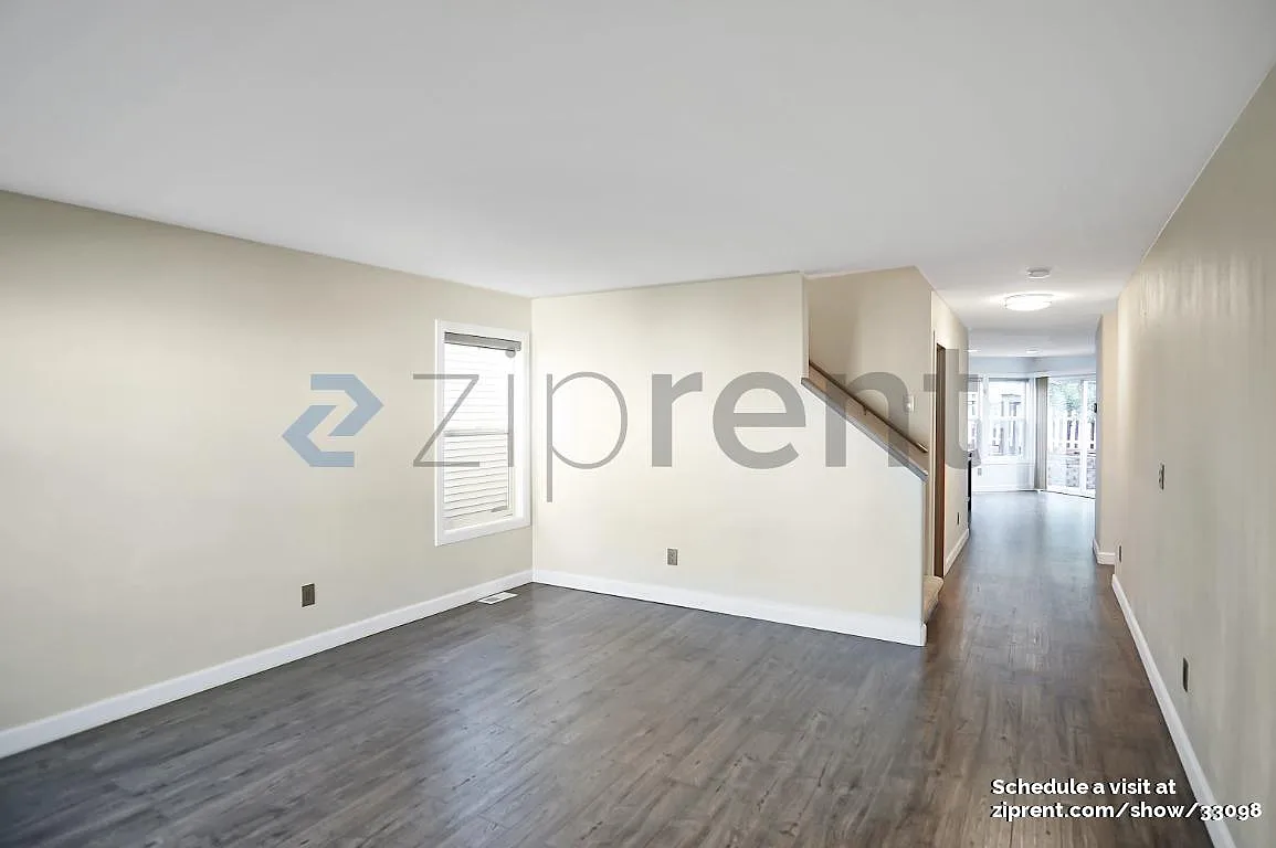 3 bed, 2.5 bath, 2410 sqft, $3,900 — Photo 3