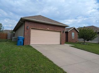 669 N Galileo Dr, Nixa, MO 65714