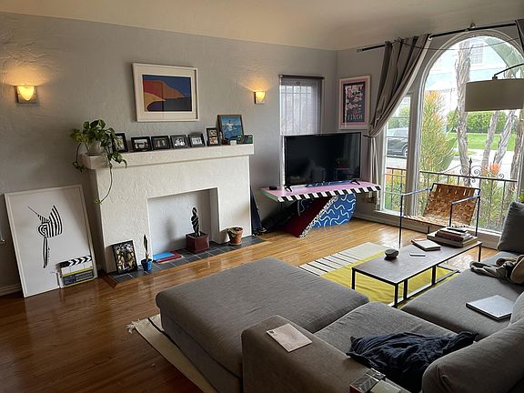 5th image of 325 N Gardner St #327