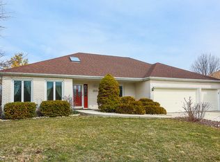 1549 Valley View Ct, Naperville, IL 60565