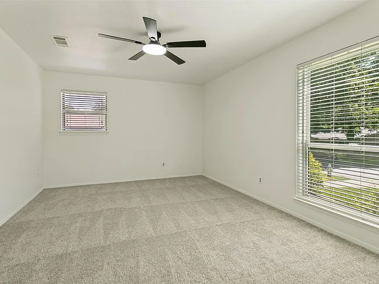 4009 Twilight Dr S — Photo 12