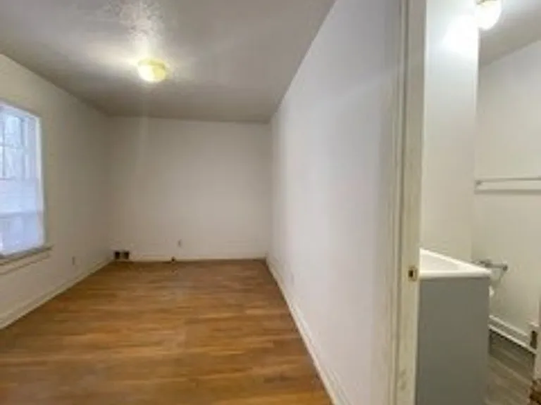 748 N Lake St — Photo 10