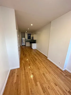 Rented by Max Apt LLC | media 29