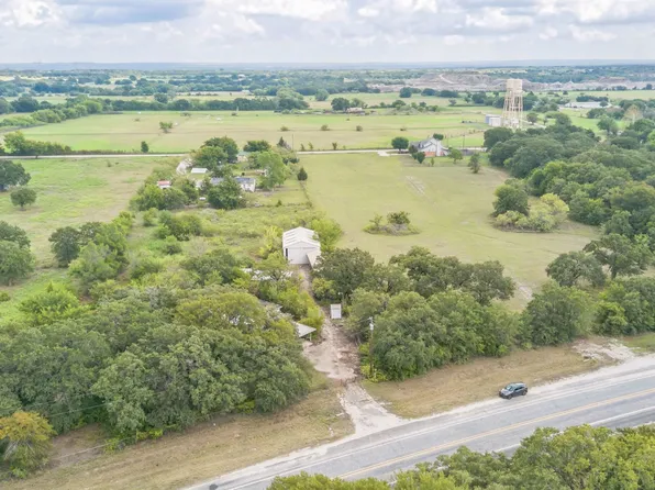598 N Highway 101, Chico, TX 76431