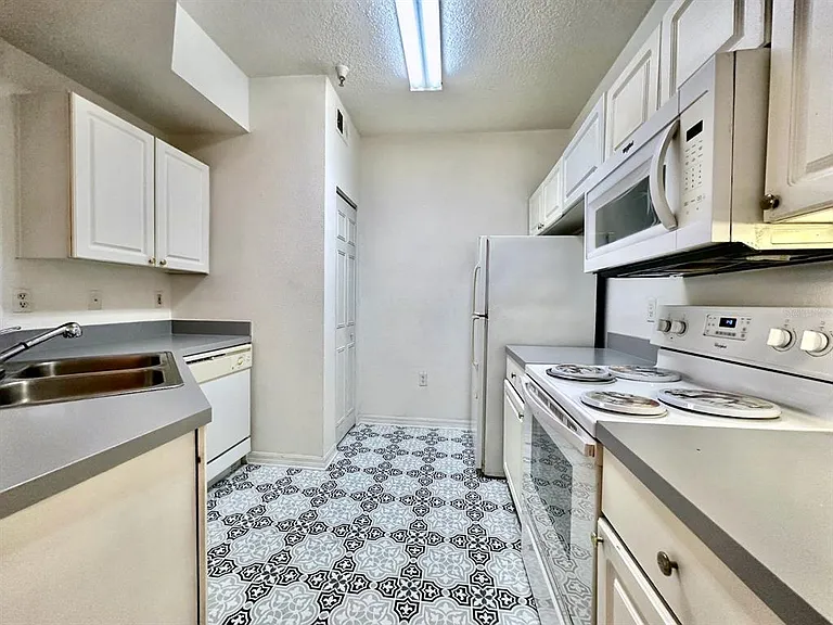 5518 Metrowest Blvd #11-205 — Photo 8