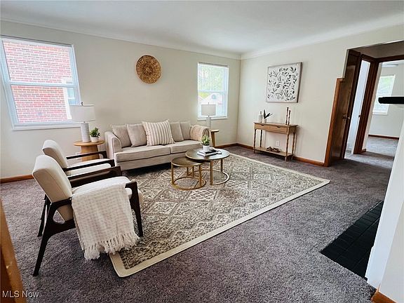 2nd image of 10112 Chesterfield Dr