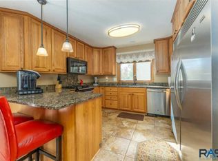 2604 S Elmwood Ave, Sioux Falls, SD 57105