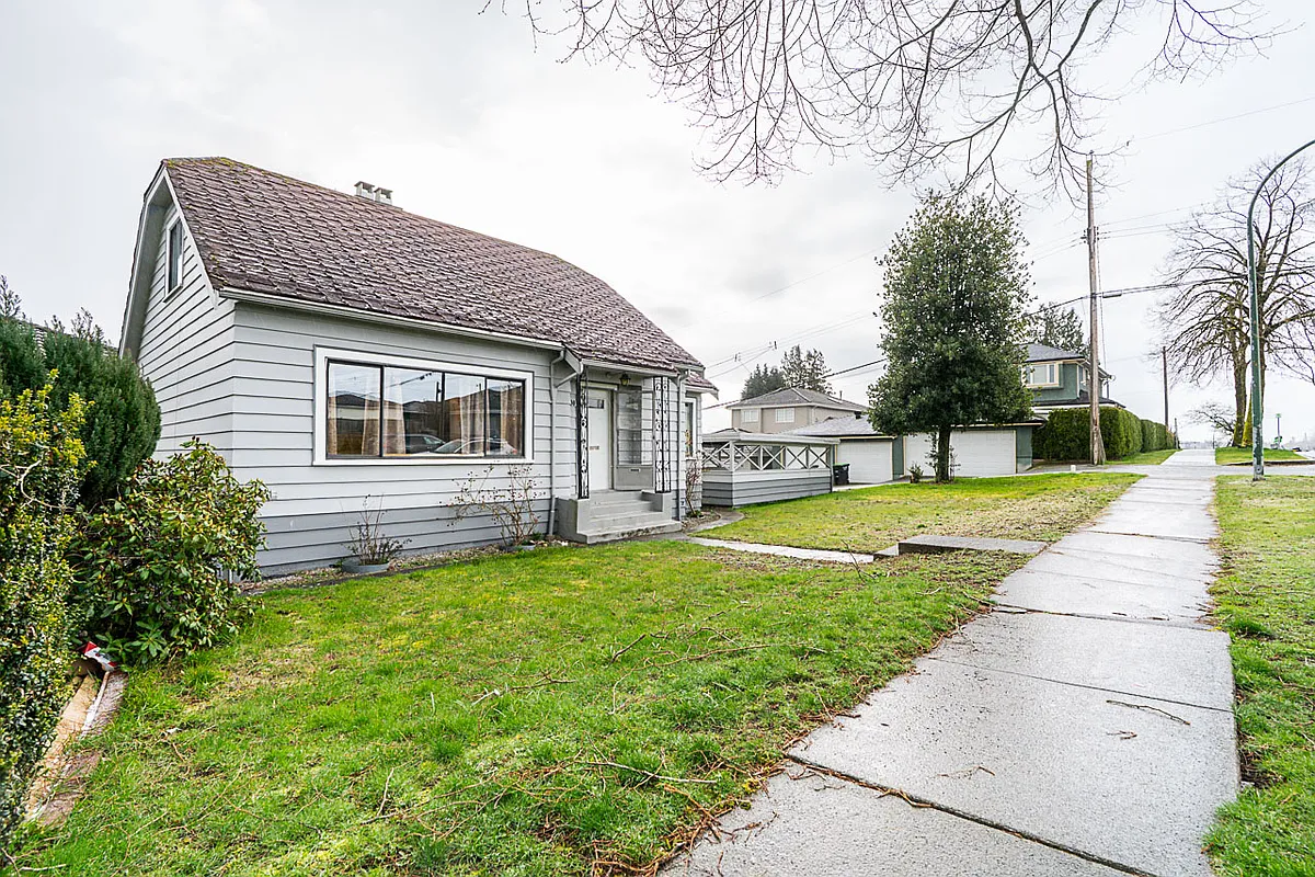 Building Photo - 2030 Nootka St