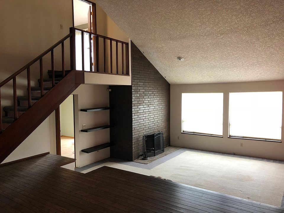 1st image of 3500 E 5th St