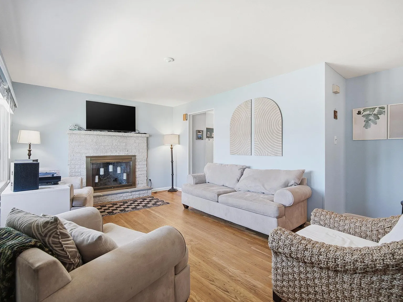 5 bed, 2.0 bath, $3,500 — Photo 4