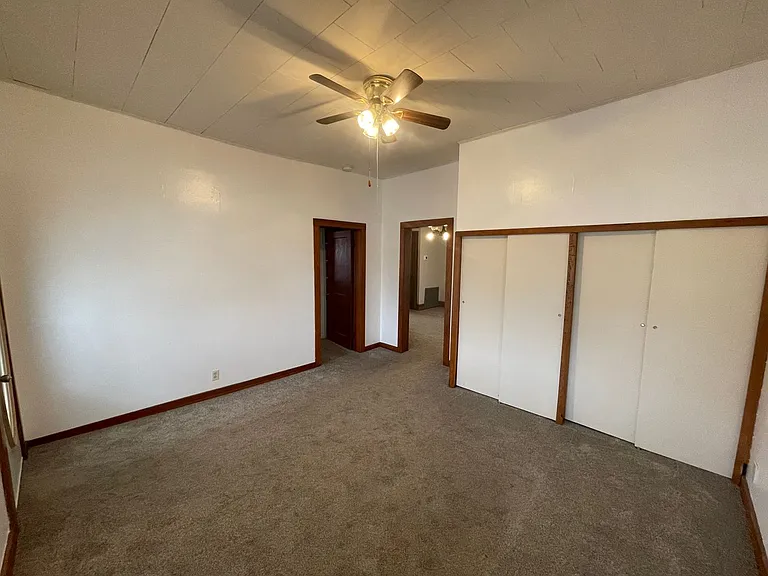 806 E Center St — Photo 11