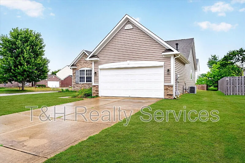 3 bed, 2.0 bath, 1772 sqft, $1,995 — Photo 2