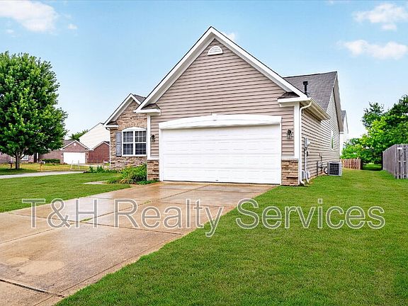 2nd image of 5935 Monticello Square Ln