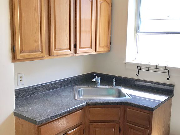 3rd image of 1422 N Willington St #2
