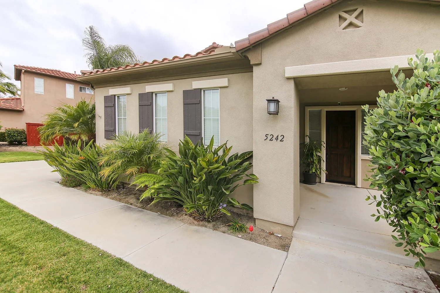 Beautiful Large Home Across from Park — Photo 2