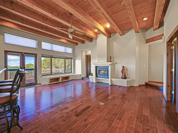 66 Camino Dimitrio, Santa Fe, NM 87508