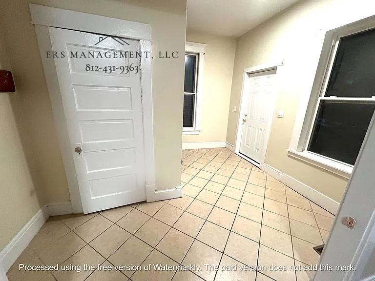 1000 E Mulberry St — Photo 2