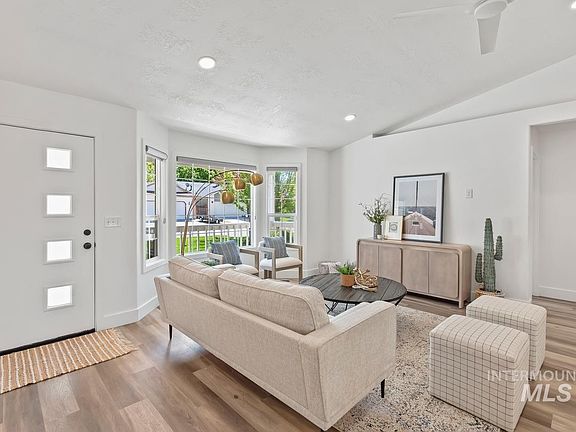 4th image of 4227 N Waterford Pl