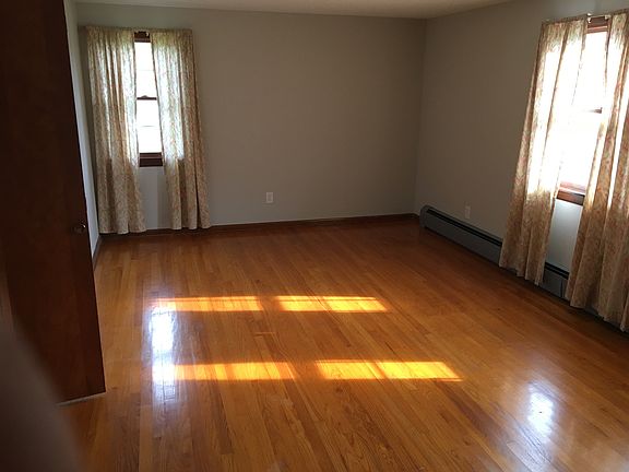 bedroom #1 
19'-9" x 11'-9" 