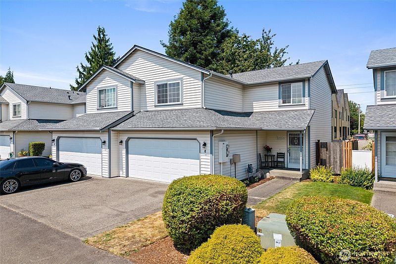 2nd image of 808 13th Street SE #E