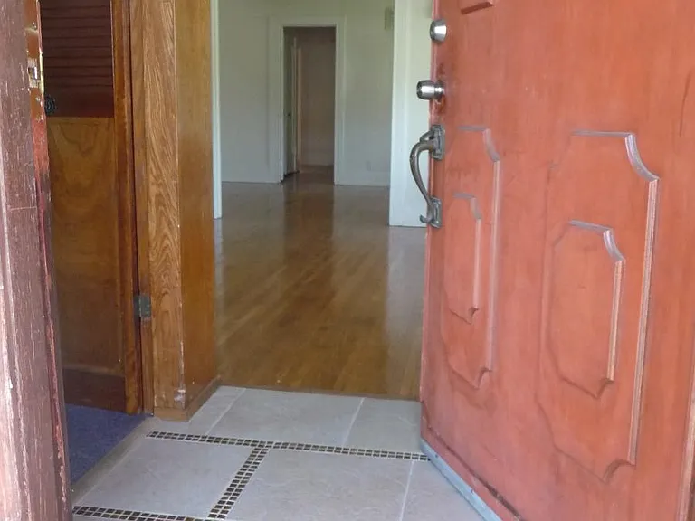 324 S Coronado St — Photo 2