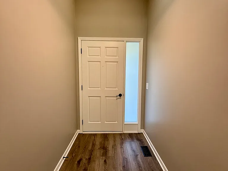 2902 Blackhawk Dr — Photo 4