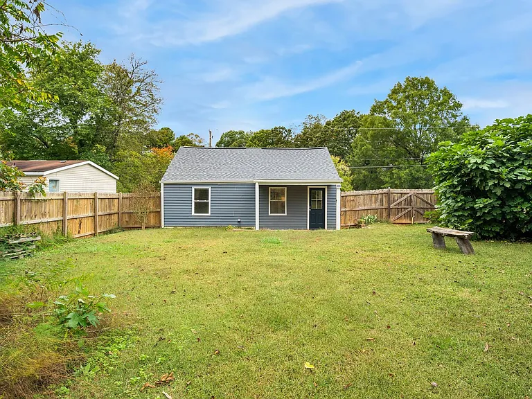 608 Lakeshore Dr — Photo 17