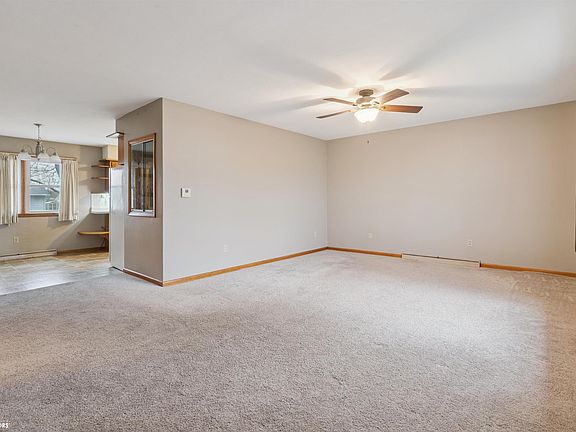 4th image of 605 S Locust St