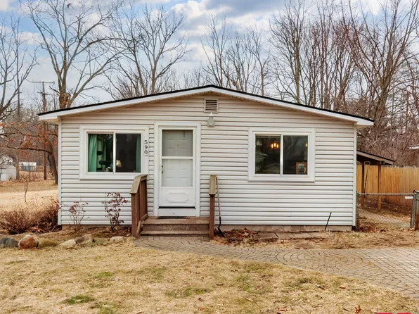 590 Snyder Rd, Highland, MI 48357