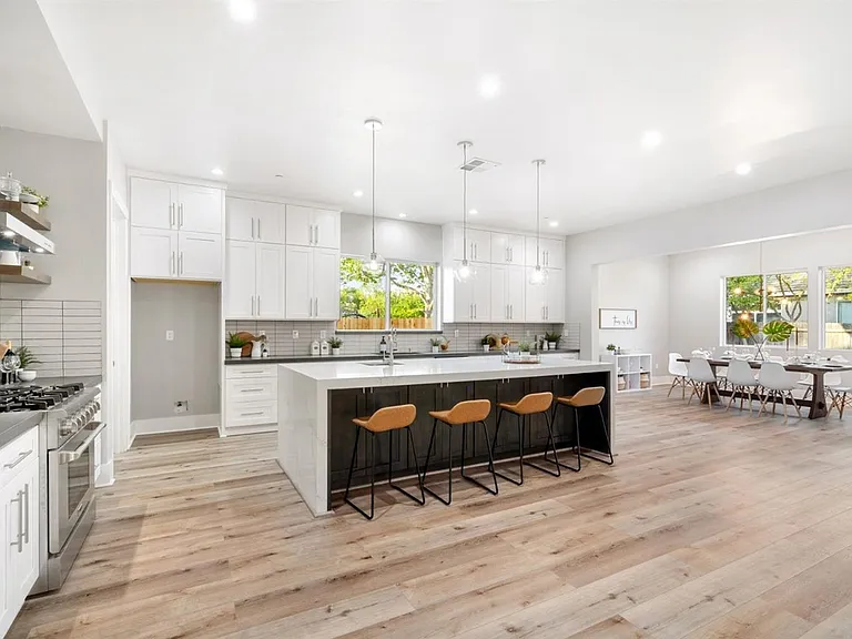 1130 Jonas Ave — Photo 8