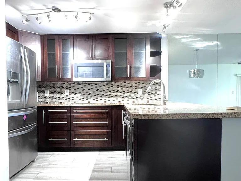 2311 S Cypress Bend Dr — Photo 7