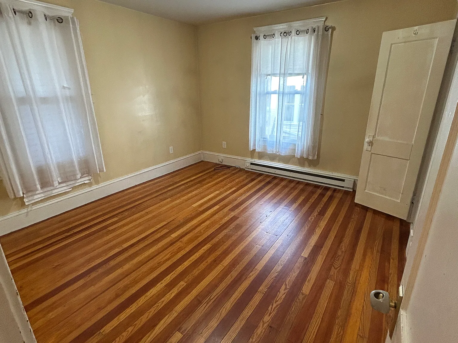 3 bed, $2,050 — Photo 1