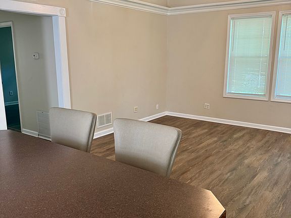 4th image of 533 Wainwright Ave