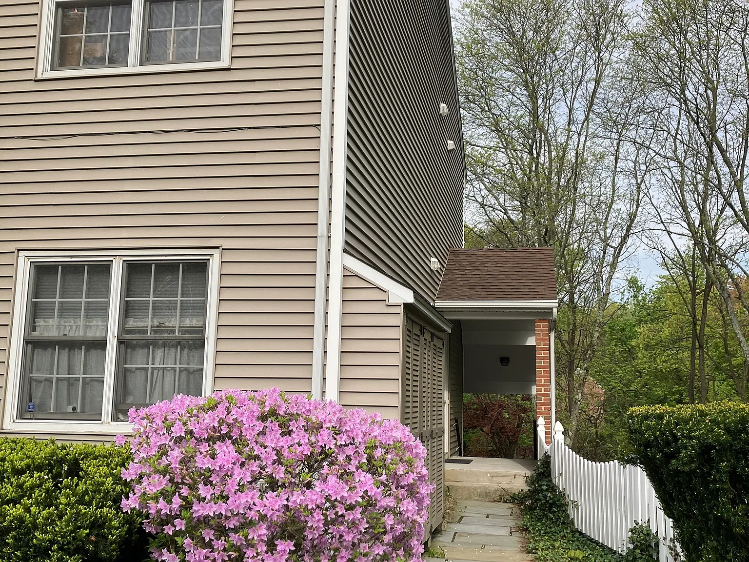 2 bed, 2.0 bath, 905 sqft, $5,600 — Photo 2