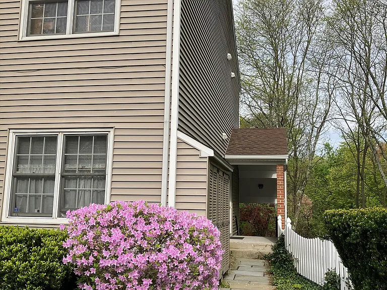 51 Old Kings Hwy #16 — Photo 2